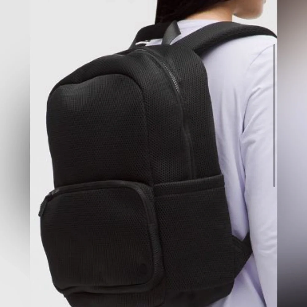 Lululemon Everywhere Backpack 22L Mesh Black NWT